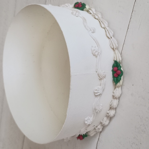 Vintage Poinsettia Mini Hat Box - Picture 4 of 7